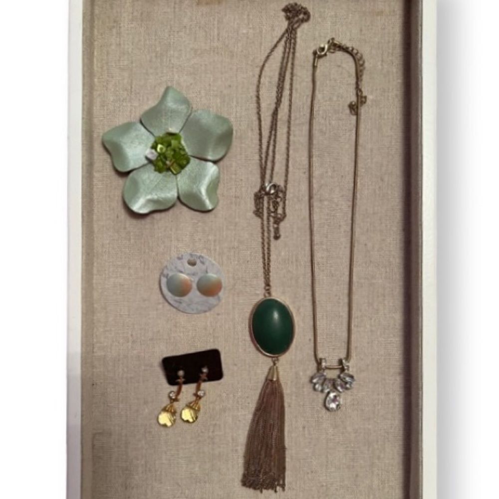 ⭐️3/$25⭐️ Vintage Jewelry Bundle Lot Green Rhinestone Gold Tone